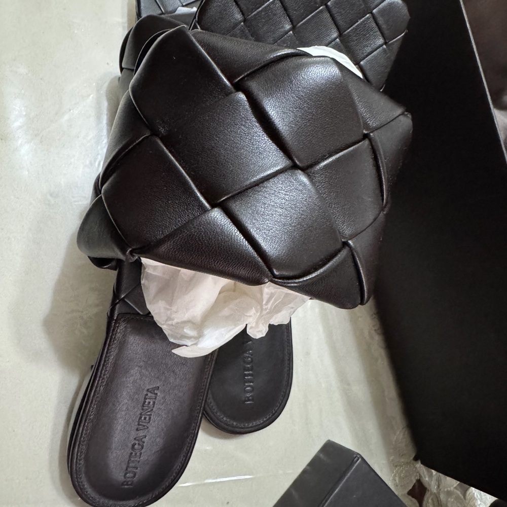 Bottega Veneta Black Intrecciato Slides